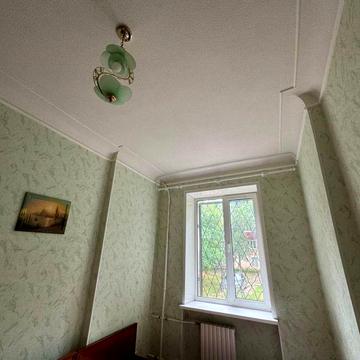 СТАЛІНКА по Ракітіна, три кімнатна вікнами на сквер. Зручно, затишно