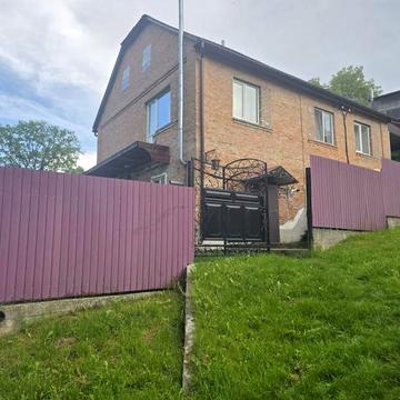 Будинок біля центру міста