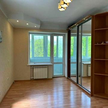 Проспект Повітряних Сил 10, продам 1-к квартиру на 4/5 пов. цегляного будинку в Соломянському р-ні