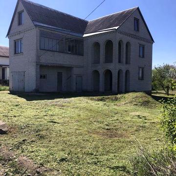 Добротний цегляний будинок 130 м² з великим підвалом. Ржищів, 13 соток, біля Дніпра. Без комісії