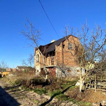 Продаж 3 поверхового будинку з ділянкою на 7 соток, 270 кв. м