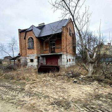 Продаж 3 поверхового будинку з ділянкою на 7 соток, 270 кв. м