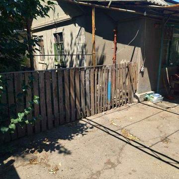 29(16920код55) Частина будинку 47 кв.м. на Вулиці Бригадна в районі 6,5 станції Великого Фонтану. Ділянка площею 1,8 сотк з фасадом 13 м