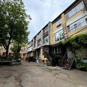 Продам 2-кімнатну квартиру в центрі Одеси!