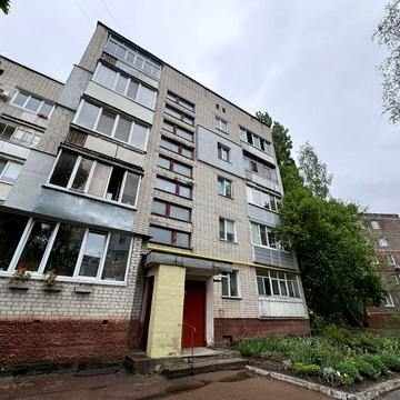 Простора 3-кімнатна квартира 68 м² у цегляному будинку біля 29 школи