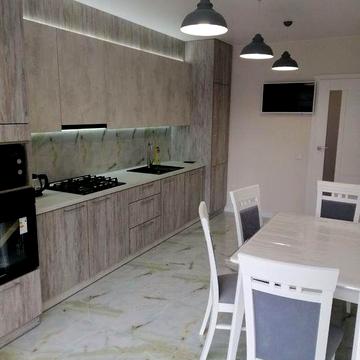 Здам в центрі 2 км вул. Мельника 10