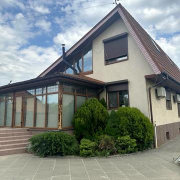 Хмельницького, 47