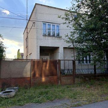 Здається будинок