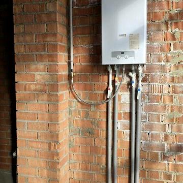 Продам 2-х комнатную квартиру в  кирпичном доме. Индивидуальное газовое отопление АОГВ.  Дом сдан и заселен