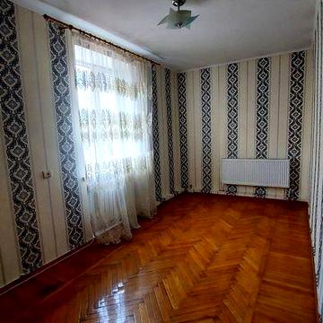 Продам 3-кімнатну квартиру. Вул.Київська,15.
