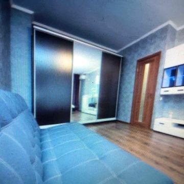 Продам 1 кімнатну квартиру в ЖК Лебединий, вул. Ревуцького,40. В квартирі зроблено якісний євроремонт. Квартира 40 м кв обладнана ЖК Лебединий
