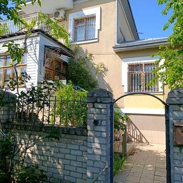 Срочная продажа добротного двухэтажного дома в живописном месте у реки в Варваровка.