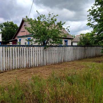 Продаж будинку з великою земельною ділянкою с. Новоселиця.