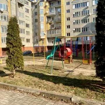 Продаж зданої 3к квартири з частковим ремонтом