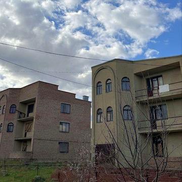 Продаж 2 будинків в місті Рівне, з великою земельною ділянкою. 900м2 в районні Тинного, 20 соток землі.