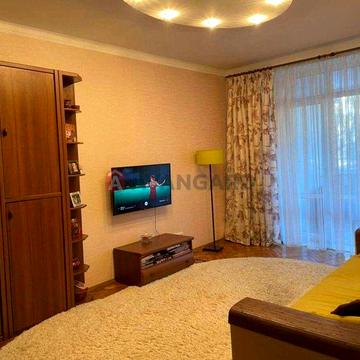Простора 3-кімнатна сталінка біля метро Дорогожичі та Шулявська
