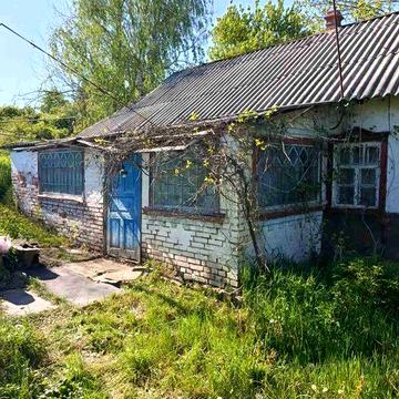 Будинок в центрі села з газовим опаленням та пічкою