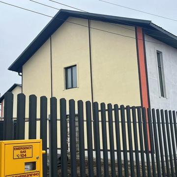 Продам котедж з земельною ділянкою