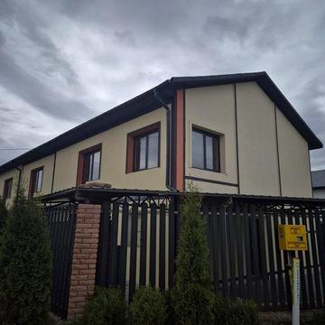 Продам котедж з ділянкою