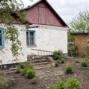 Продається будинок (без ремонту)