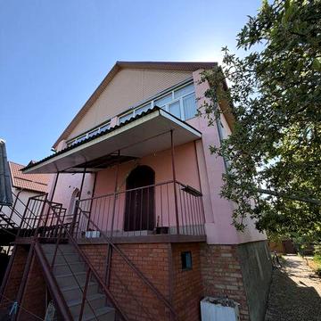 Будинок з ремонтом, підвалом. Ділянка 10 соток. 30 хв від Києва
