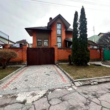 Сдам классный Дом на Гагарина  с подземным этажом; гаражом и двором