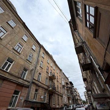 Продається 3-к квавртира по вул.Першотравнева , паркова зона