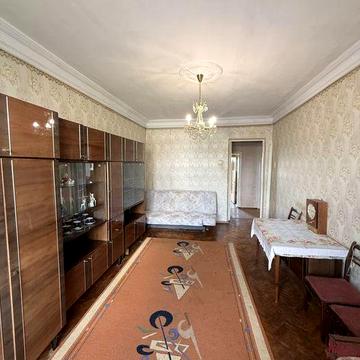 Продаю 2 кім квартиру «сталінка» Центр 52 м. під ремонт