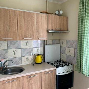 Сам 1к Дарницький р-н вул Вірменська 29 ,пруч метро