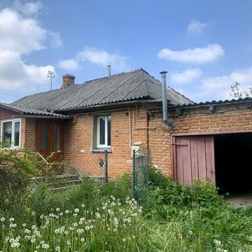 Терміновий продаж будинку у селі Лугове-газ, вода, господарські будівлі