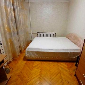 Двокімнатна біля радіоринку, є газ!