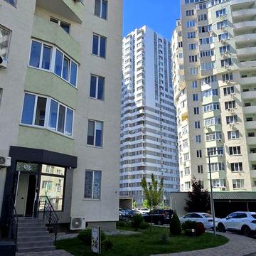 ЖК "Одиссей" Таирово Люстдорфская дорога  Продам просторную 2-х комнатную квартиру 90 кв.м.   2 балкона  Бельэтаж ЖК Одиссей