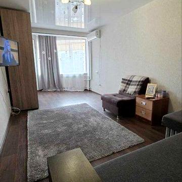 Прод-ся велика 1 к.кв. 38 кв.м ,3-Слобідська,4/5