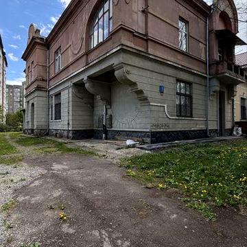 Продаж квартири в ексклюзивному будинку по вулиці Тарнавського, Центр