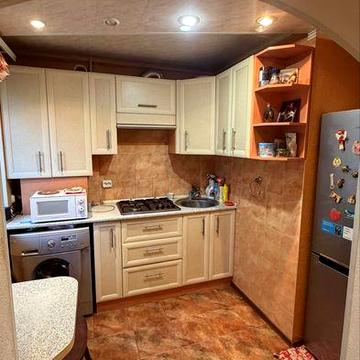 В продаже 3х комнатная квартира в районе Кристала
