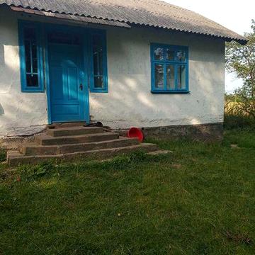 Продається будинок. Велика земельна ділянка.