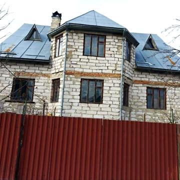 Продам двоповерховий будинок. З ділянкою200квм. м Славута