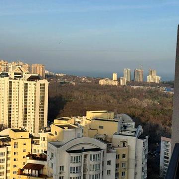 3-кімнатна квартира в ЖК Акрополь. 5-та станція Великого Фонтану. Будинок зданий . Із квартири відкривається красивий вид на море та заходи сонця. ЖК Акрополь
