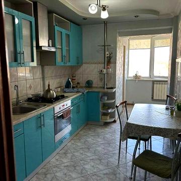 Продам 3-кімнатну квартиру вул. Набережній