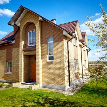 Продам капітальний цегляний Будинок біля озера 205м2