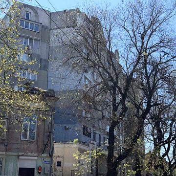 Трех-кімнатна квартира в центрі міста Степовая/ Б. Хмельницкого