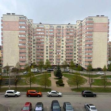 продам 2-ох кім. квартиру-65 метрів, з гарним ремонтом вул.Боголюбова 12, Соф.Борщагівка