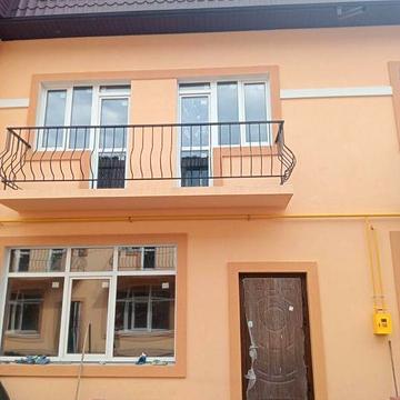 Продаж тауна 100 м 2 центральні комунікації, газ. Вишневе.
