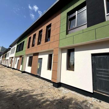 Продаж Таунхауса в центрі Святопетрівського, з ділякою та газом