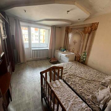 В продаже просторная трехкомнатная квартира в Пересыпьском районе