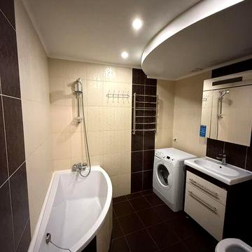 Продам 2 кім квартиру. Критий ринок (ДНС)