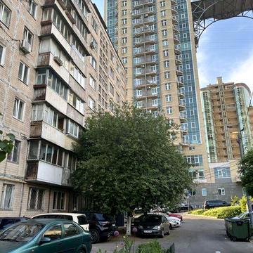 Звіринецька,61. Будинок у дворі ЖК «Тріумф»