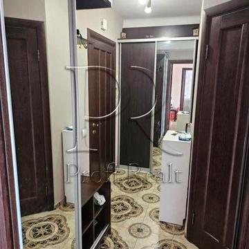 Продаж 2к квартири. Кубанської України 33. метро Лісова.