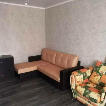 Двокімнатна квартира з ремонтом вул. Раїси Кириченко