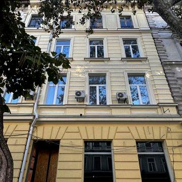 Квартира приміщення на Катерининській вулиці під кап. ремонт